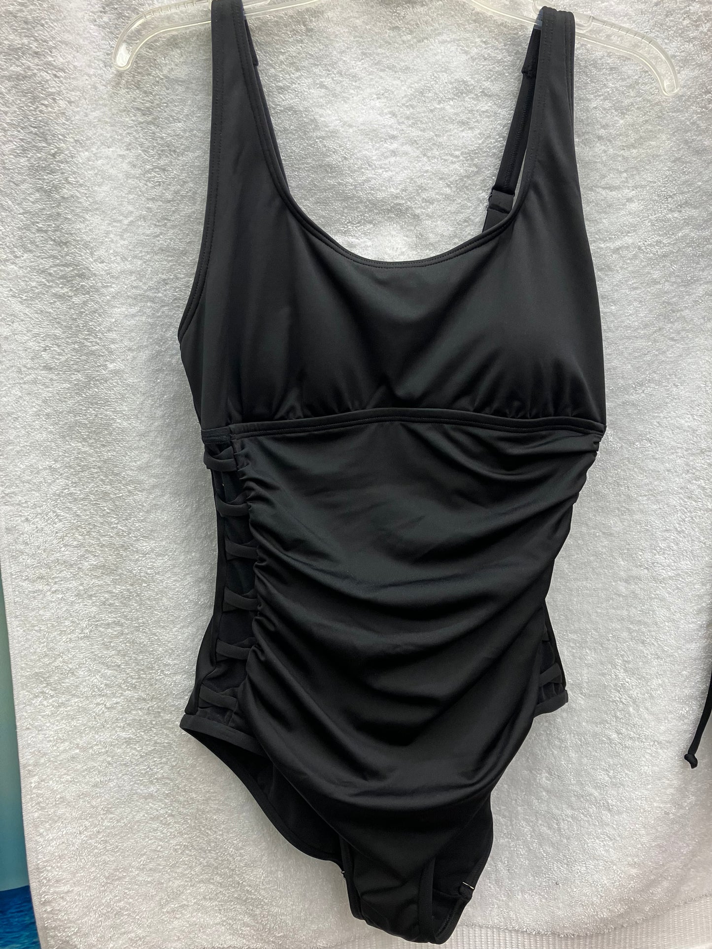 TYR Black Lattice Control Lift Suit Size 14