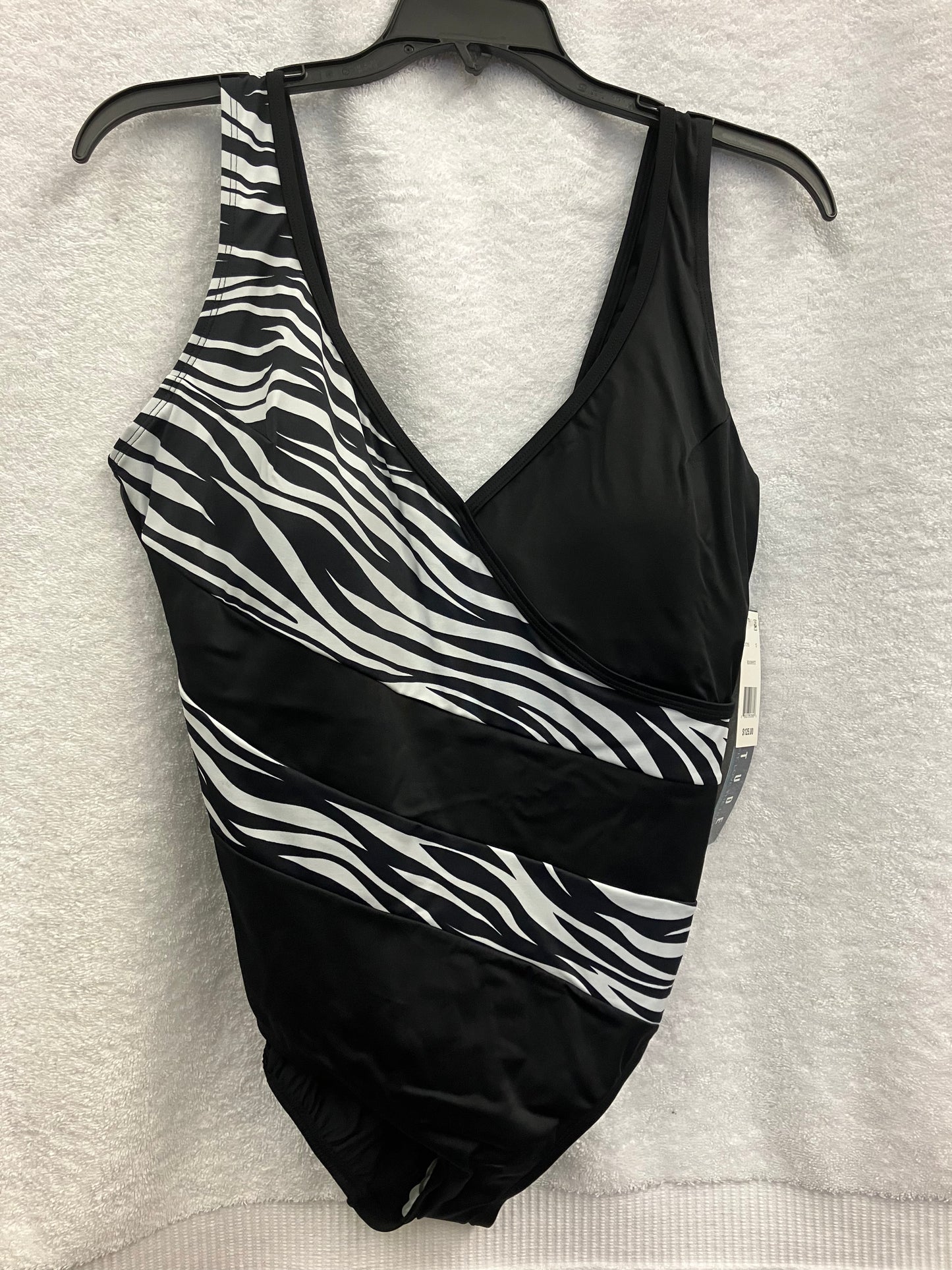 Longitude Blk/White One Piece Suit Size 12