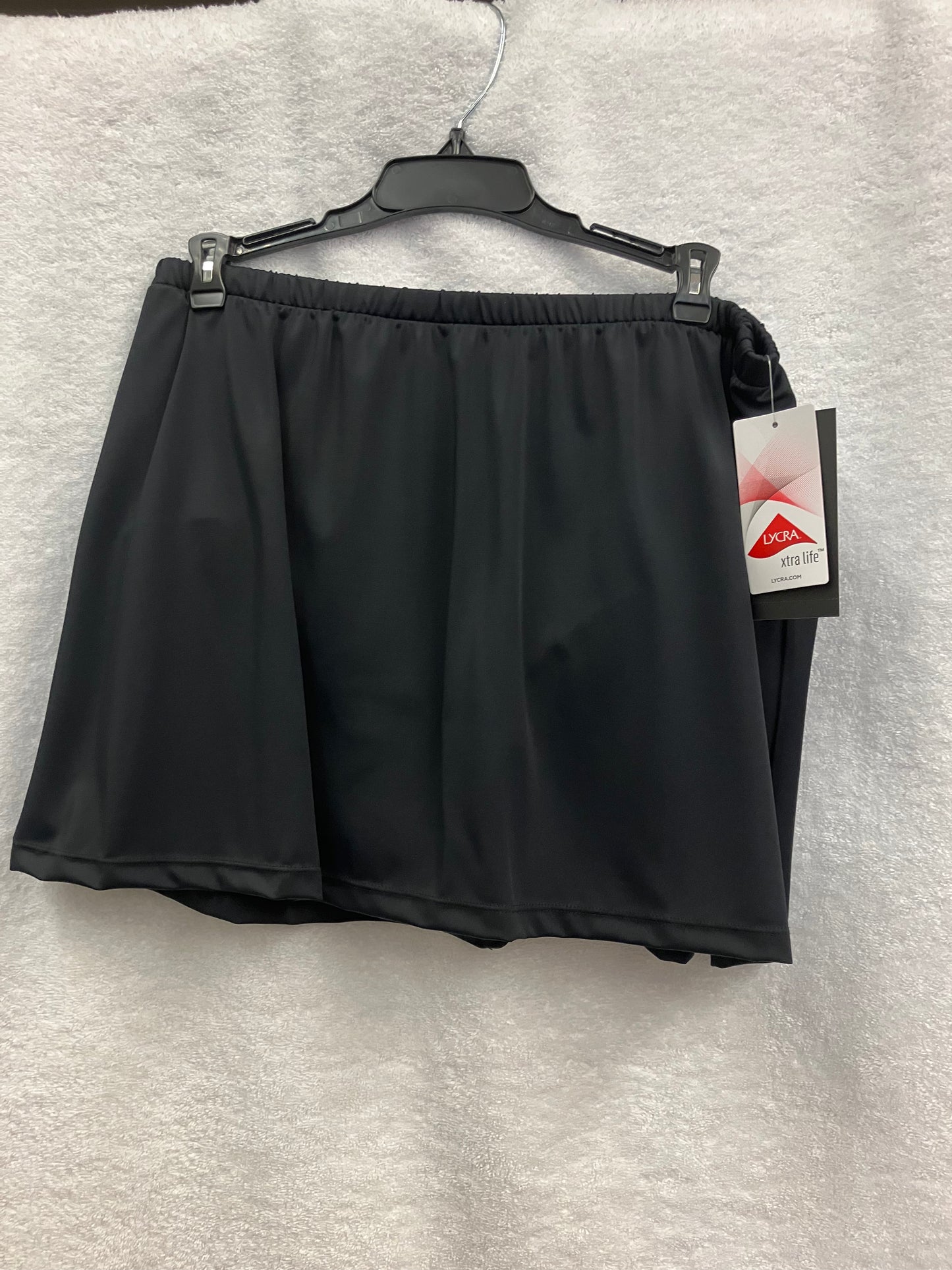 Maxine Black Solid Skirted Pant Size 14
