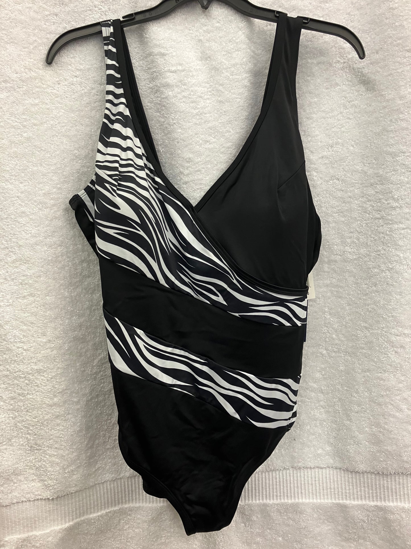 Longitude Black/White One Piece Suit Size 16