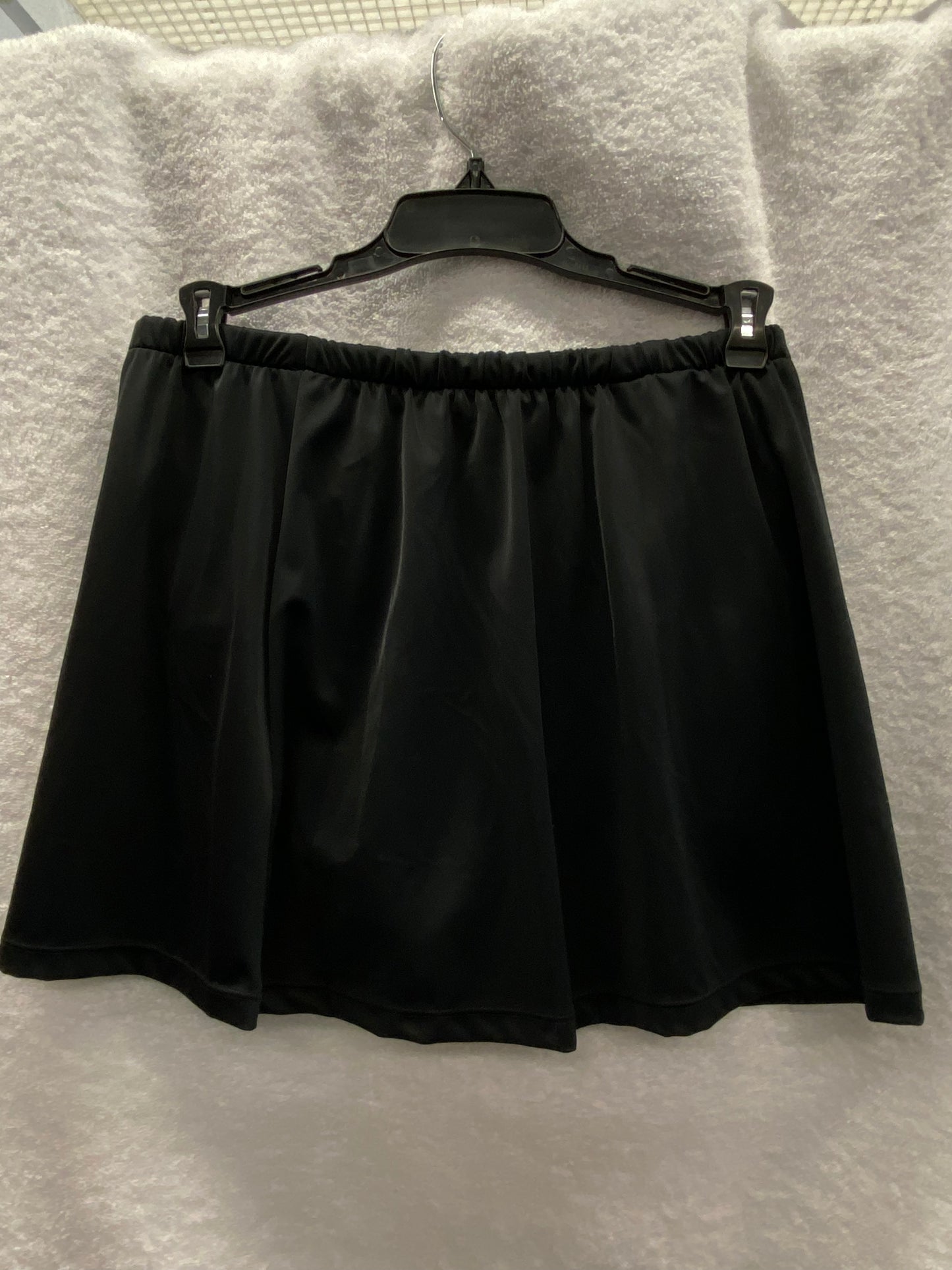 Maxine Black Solid Skirted Pant Size 10